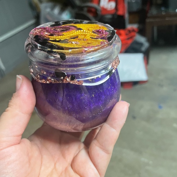 Custom Made Resin Honey Jar - Picture 9 of 9